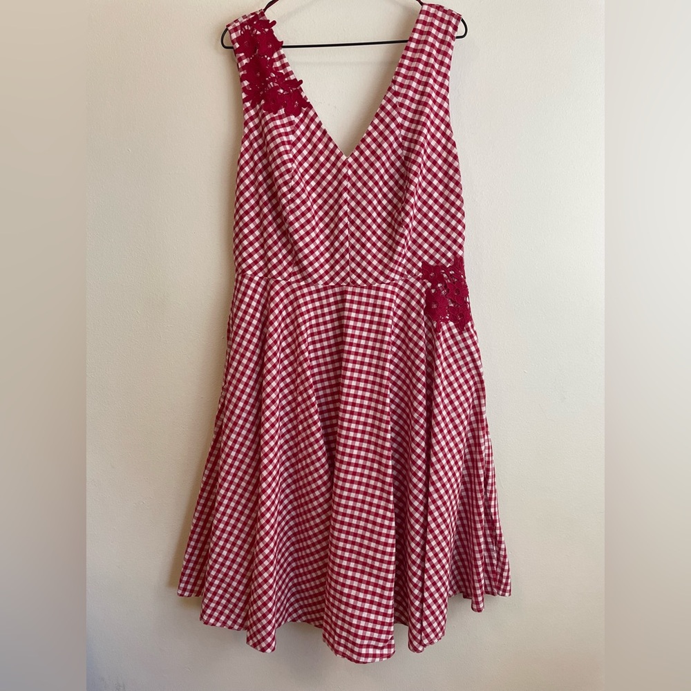 Adorable red gingham Melrose size 18 dress with red flower appliqué